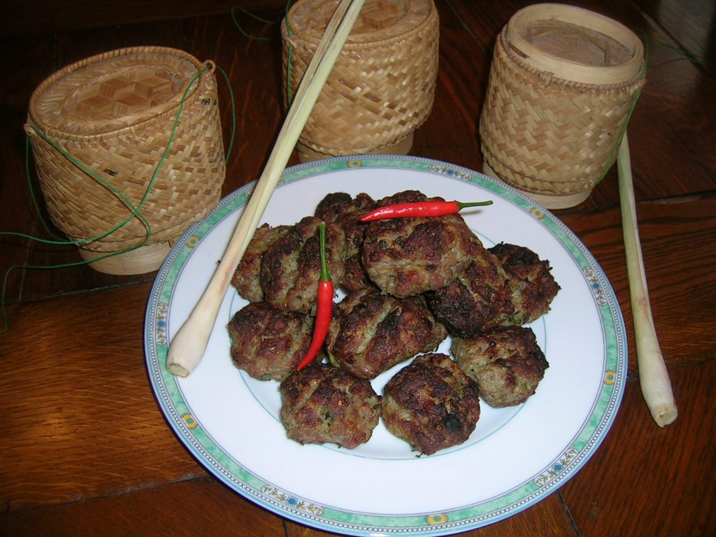 Boulettes de porc grillées, façon lao